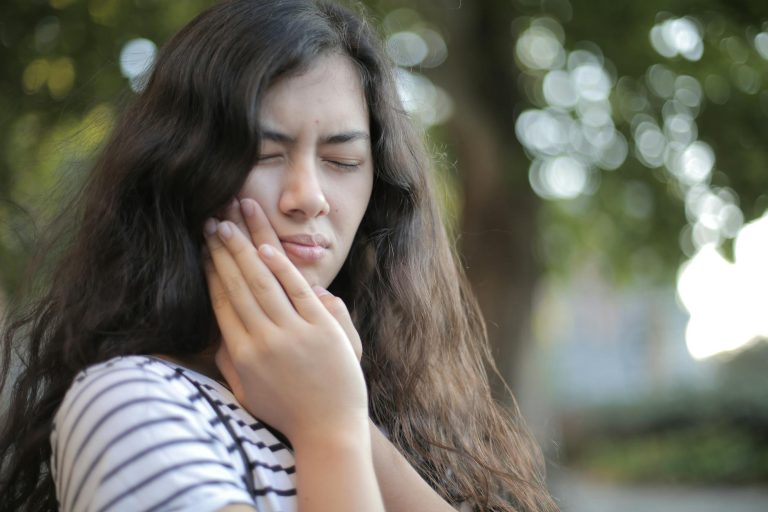 Don’t Ignore a toothache: How Prompt Emergency Dental Care Can Prevent Life-Threatening Infections